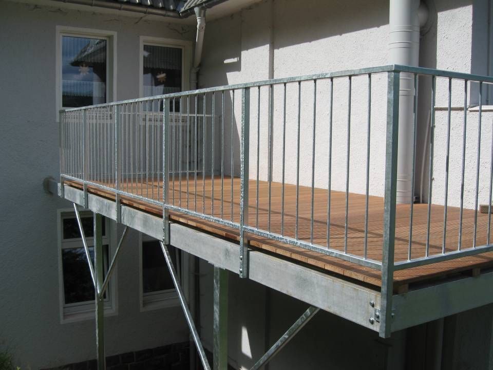 Metallgeländer an einem Balkon