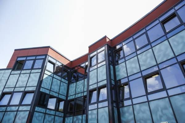 Fensterreihen an einem Haus