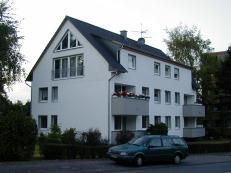 Mehrfamilienhaus mit Balkonen