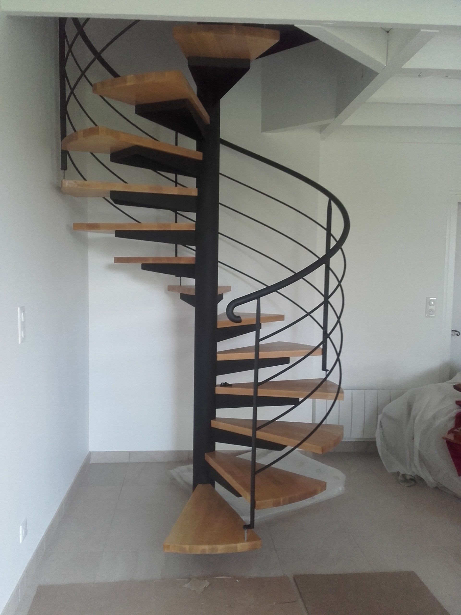 Escalier hélocoïdale avec des marches en bois