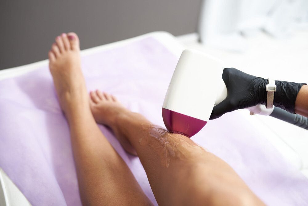 Manicura en proceso en