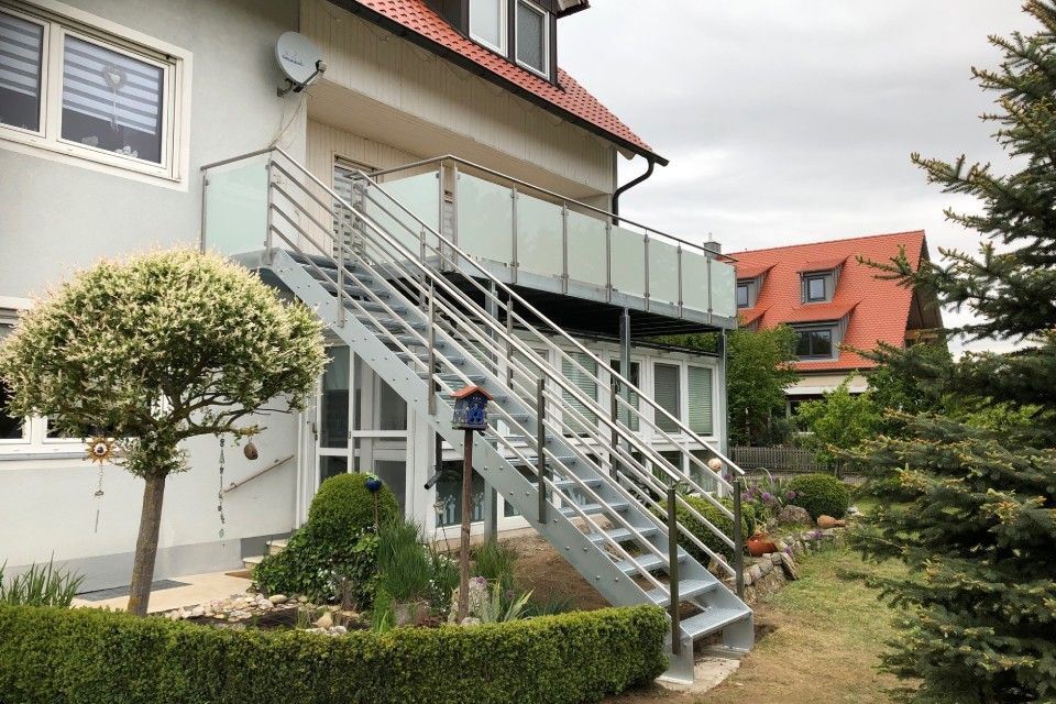 Schummer Metallbau Treppe zu einem Balkon