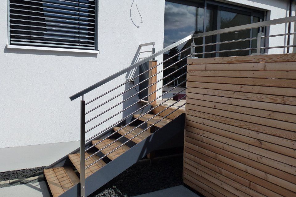 Schummer Metallbau haus mit Balkon mit einer Treppe