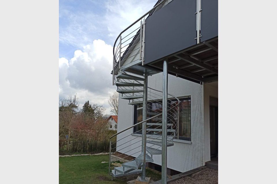 Schummer Metallbau haus mit Balkon mit einer Treppe