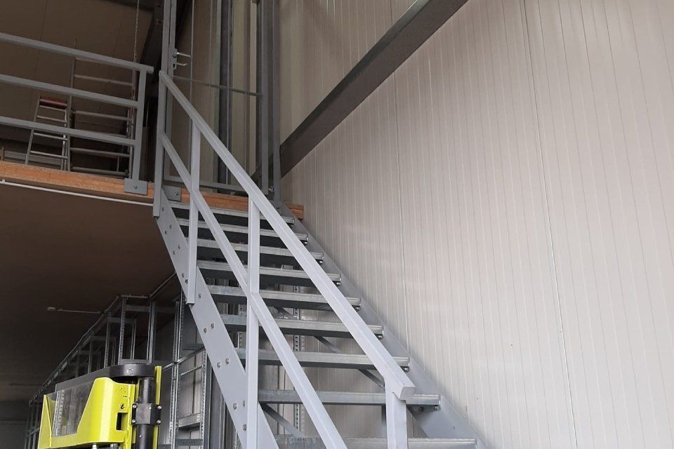 Schummer Metallbau haus mit Balkon mit einer Treppe