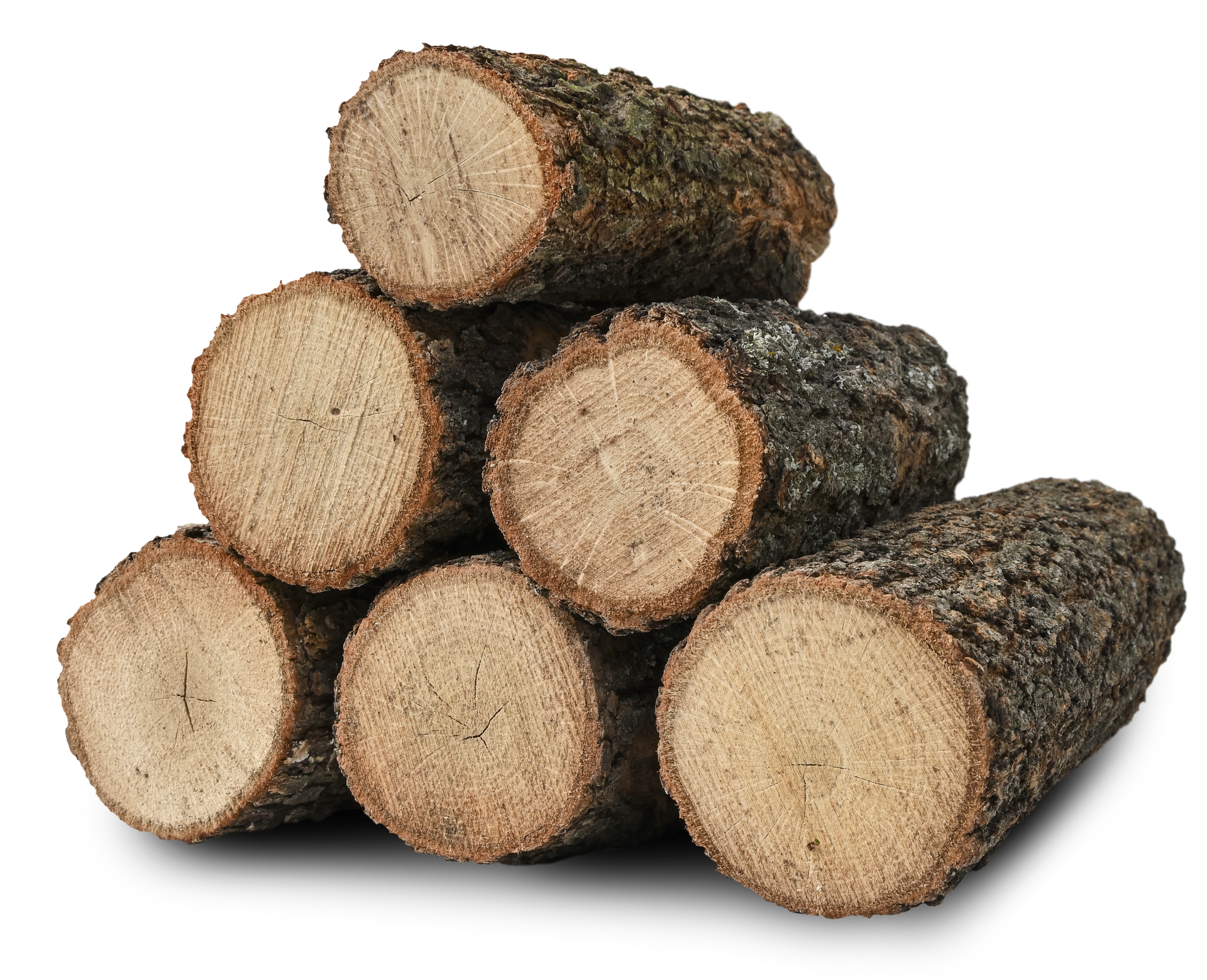 Six bûches de bois empilées.