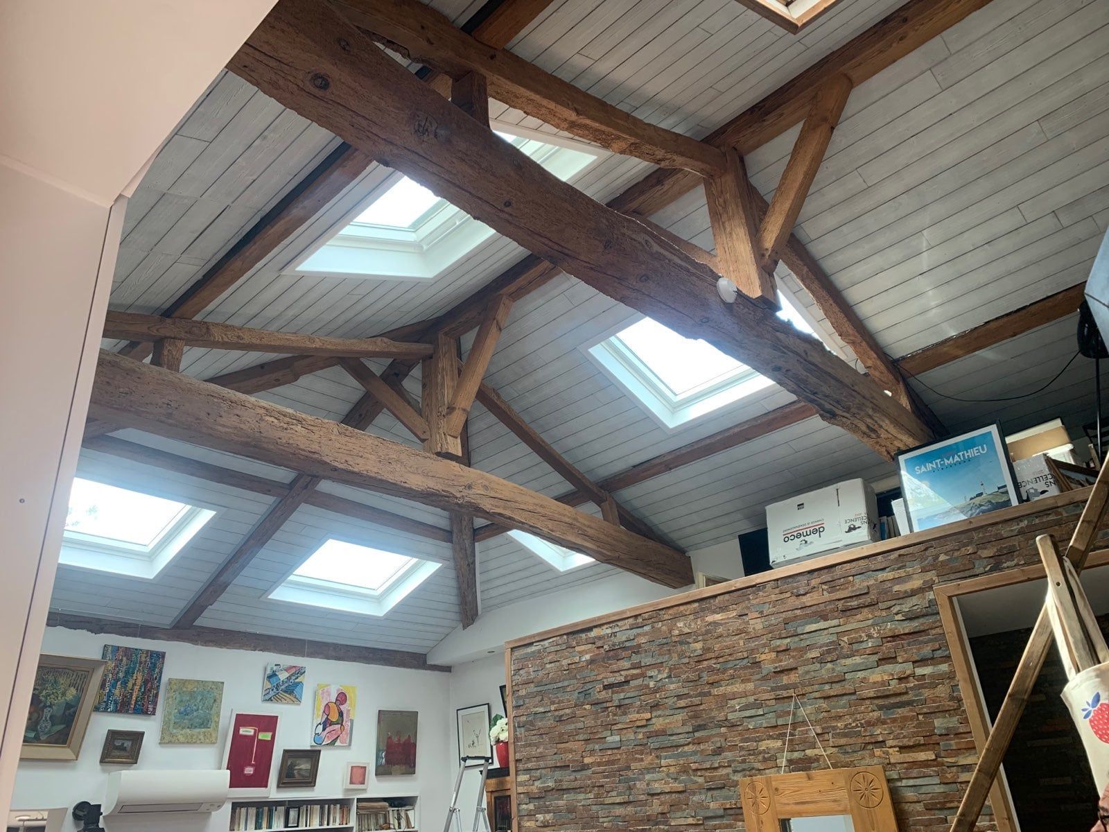 Fenêtres de toit dans un local professionnel