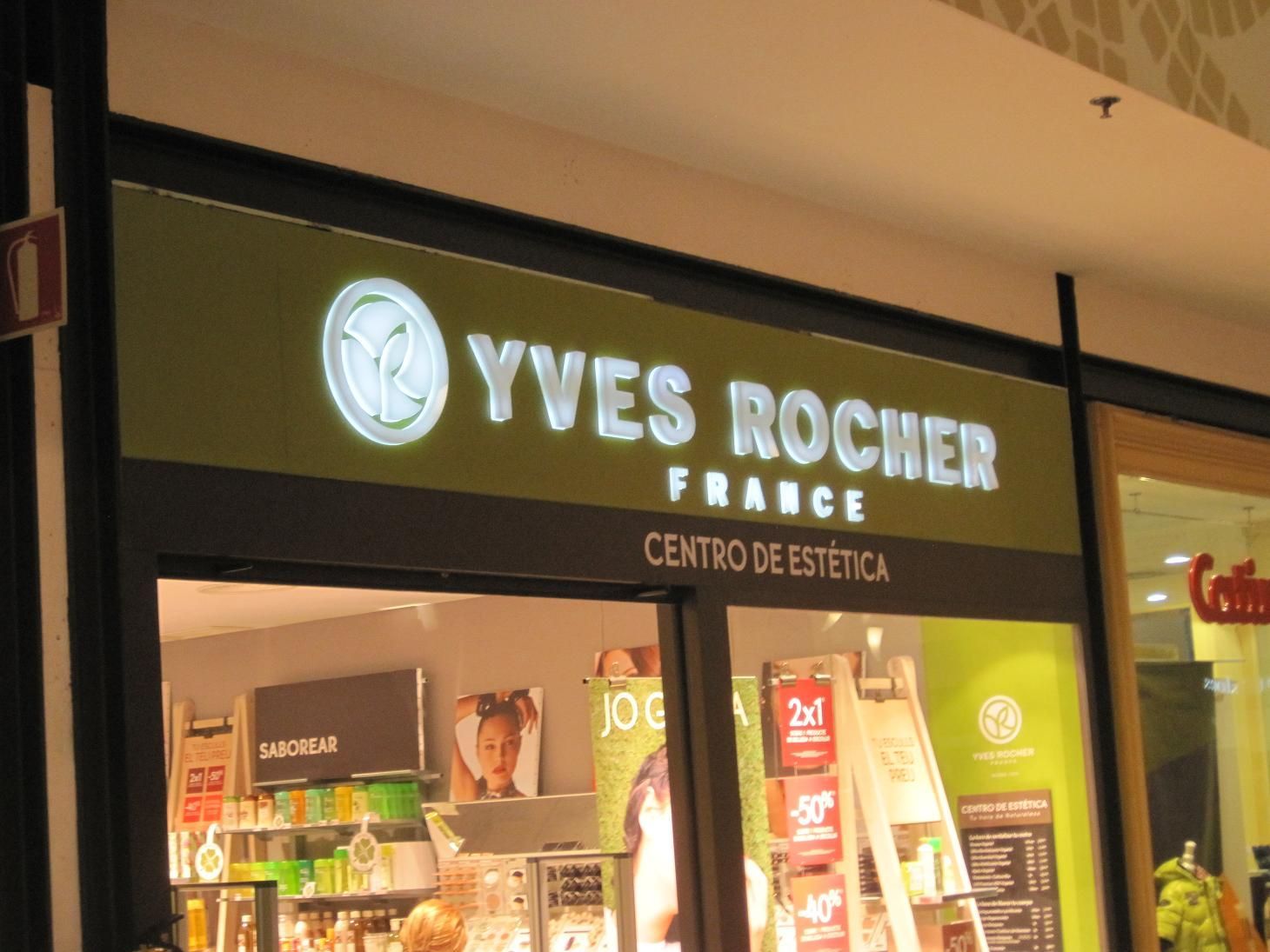 Una tienda de Yves Rocher Francia en un centro comercial