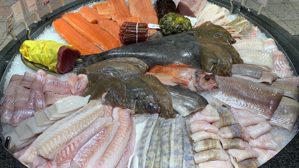 Es gibt viele verschiedene Fischarten auf dem Eis.