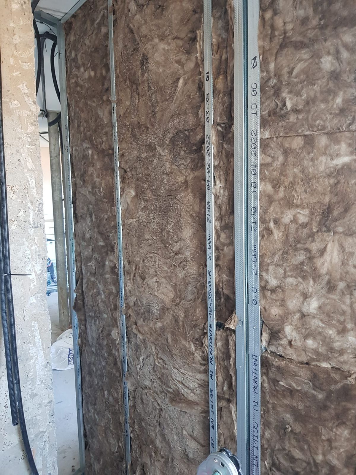 Se está construyendo un muro con mucho aislamiento.