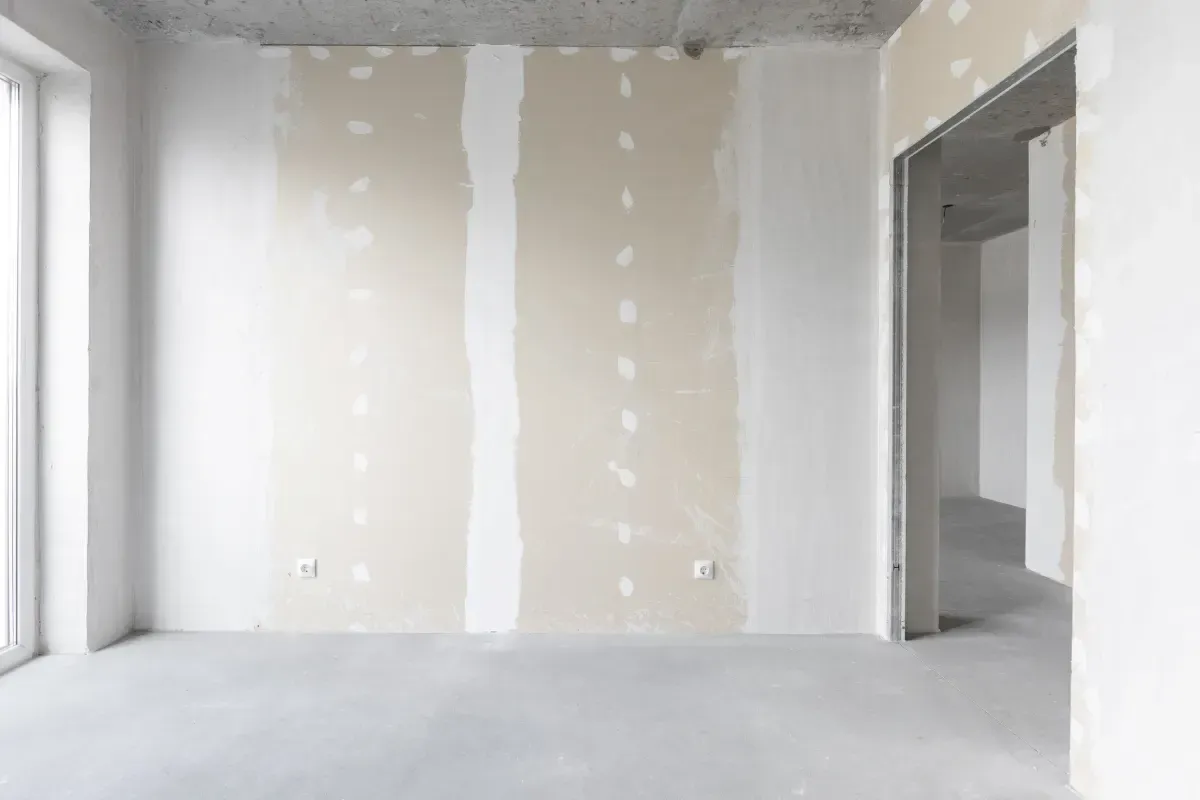 Acabado liso de pared de pladur listo para pintar