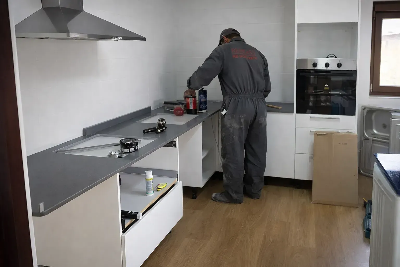 Habitaci&oacute;n insonorizada con paneles ac&uacute;sticos en paredes