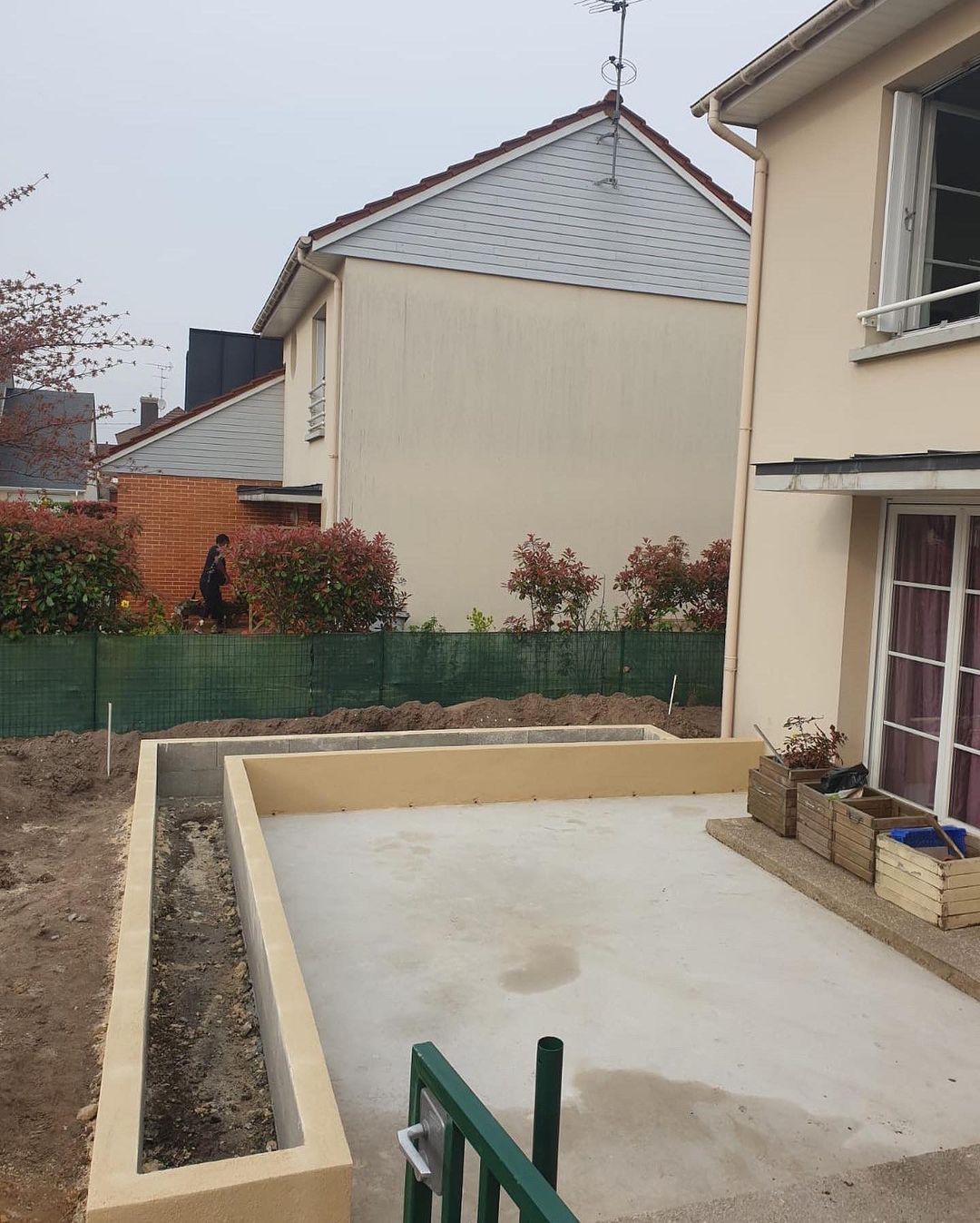 Terrasse avec une dalle de béton sèche