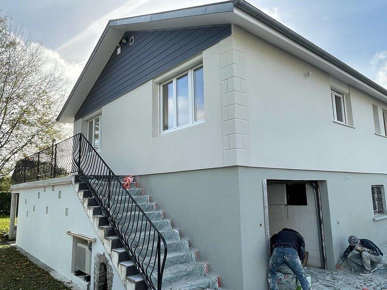 Maison sur sous-sol après le ravalement de la façade