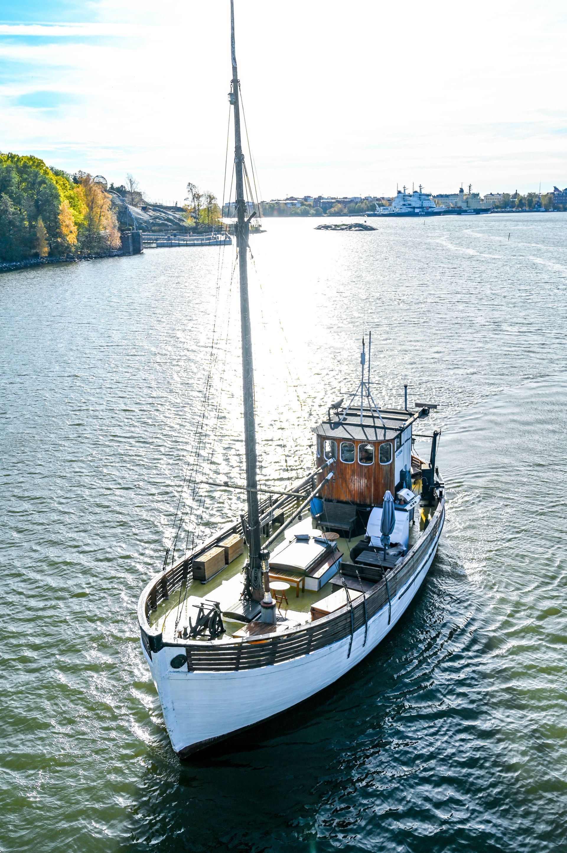 saunalautta Helsinki, Helsingin saunalautta, saunalautta vuokraus, saunavene Helsinki, saunalaiva Helsinki