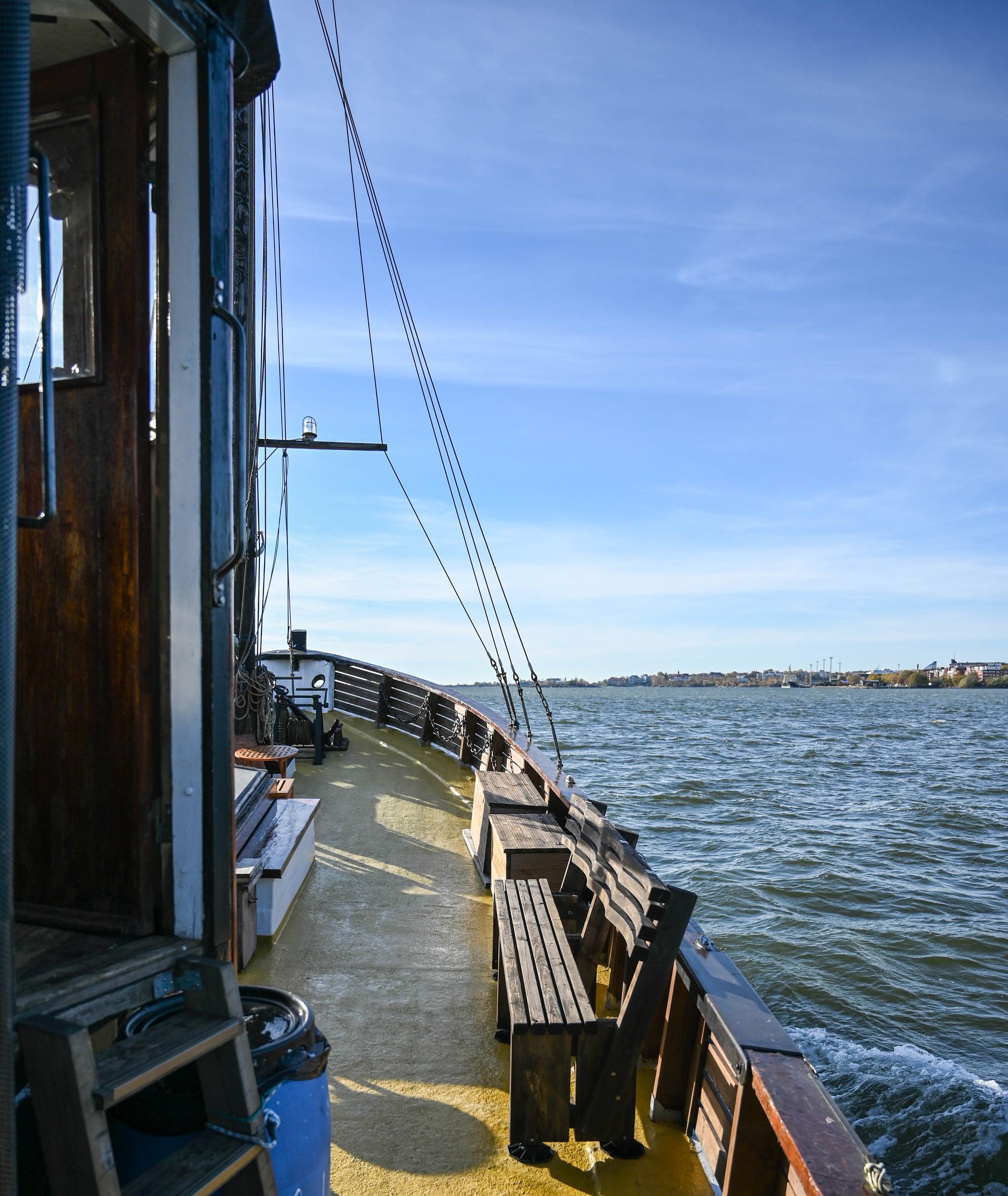 saunalautta Helsinki, Helsingin saunalautta, saunalautta vuokraus, saunavene Helsinki, saunalaiva Helsinki