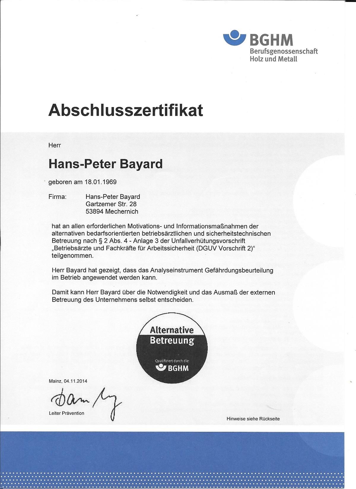 Ein Zeugnis mit der Aufschrift „Abschlusszertifikat“