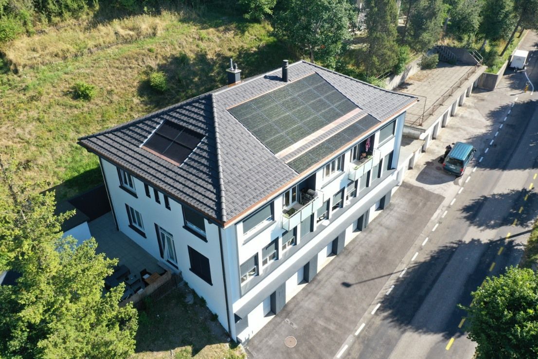 panneaux solaires sur toit