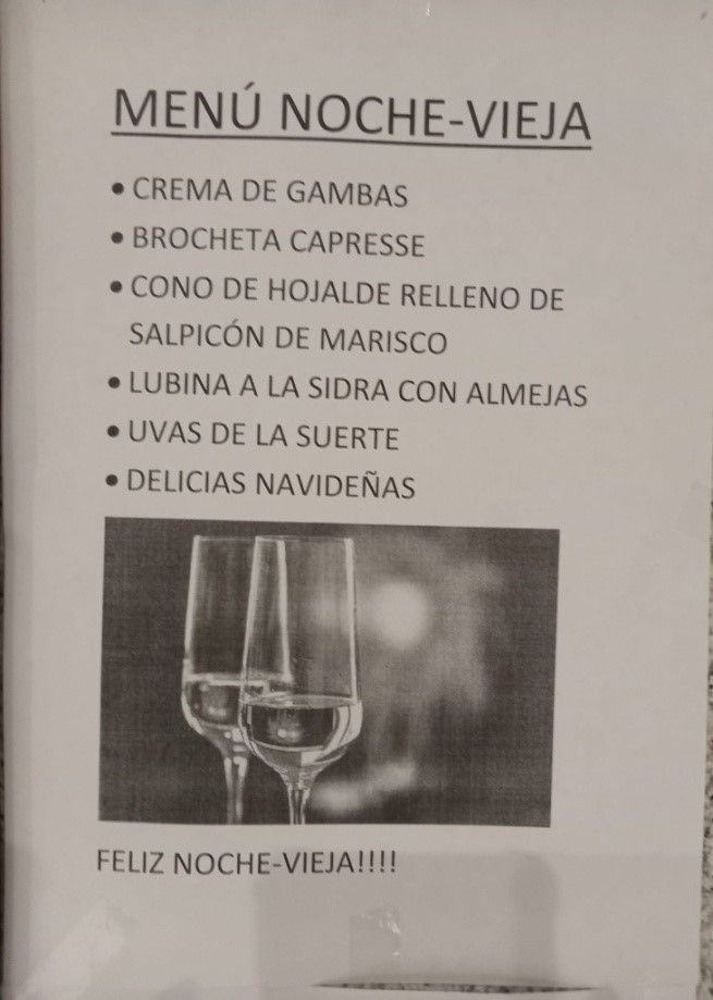 Menú noche vieja con foto de dos copas de vino