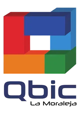 Logotipo de Qbic La Moraleja con un colorido cubo geométrico 3D sobre el nombre.