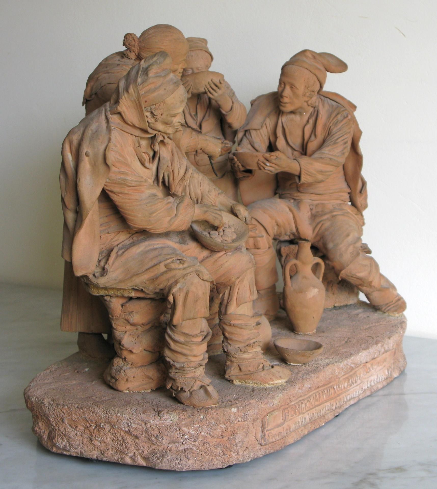 Statue de trois hommes