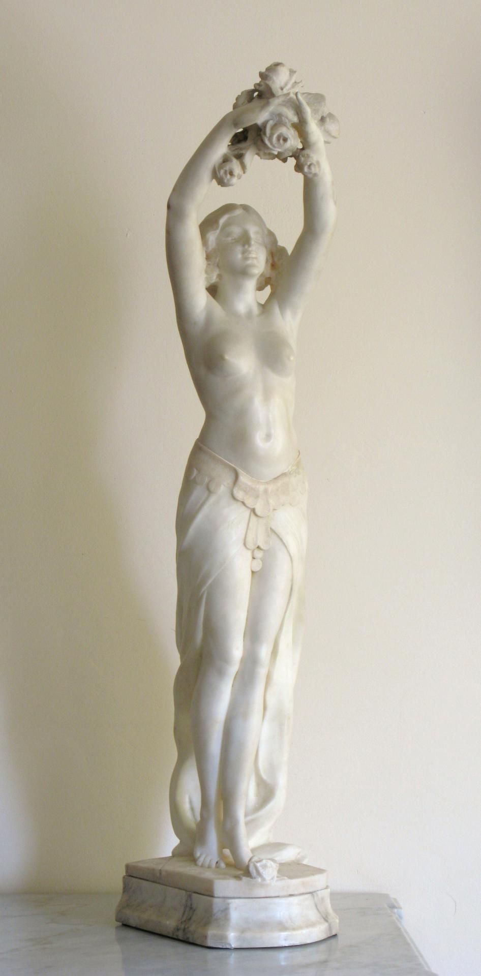 Corps de femme en pierre