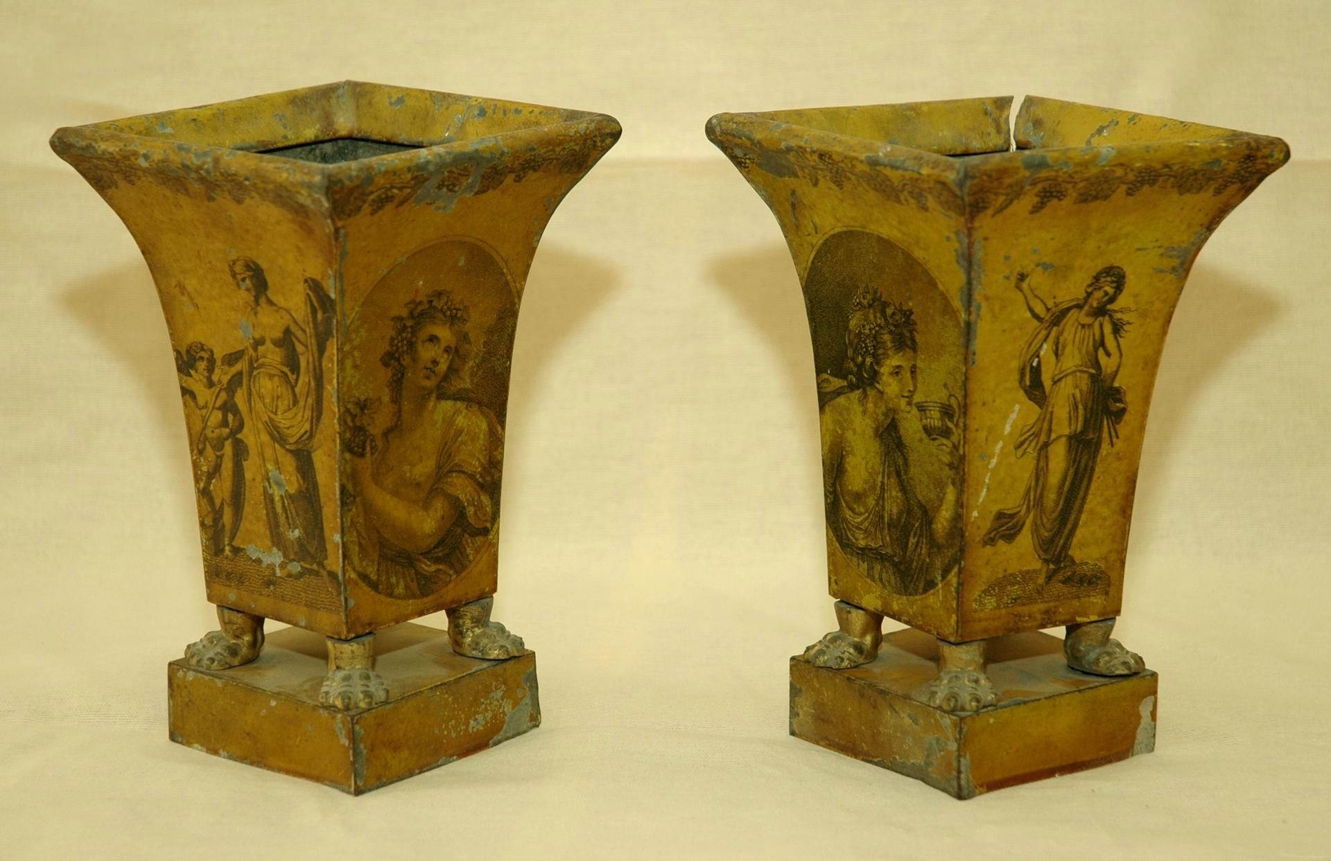 Deux vases anciens