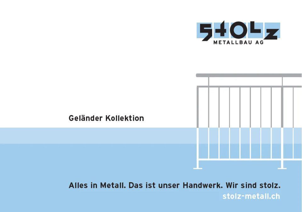 Stahlbalkongeländer auf weiss-blauer 540Hz Metallbau AG-Werbung mit deutschem Text über die Geländerkollektion.