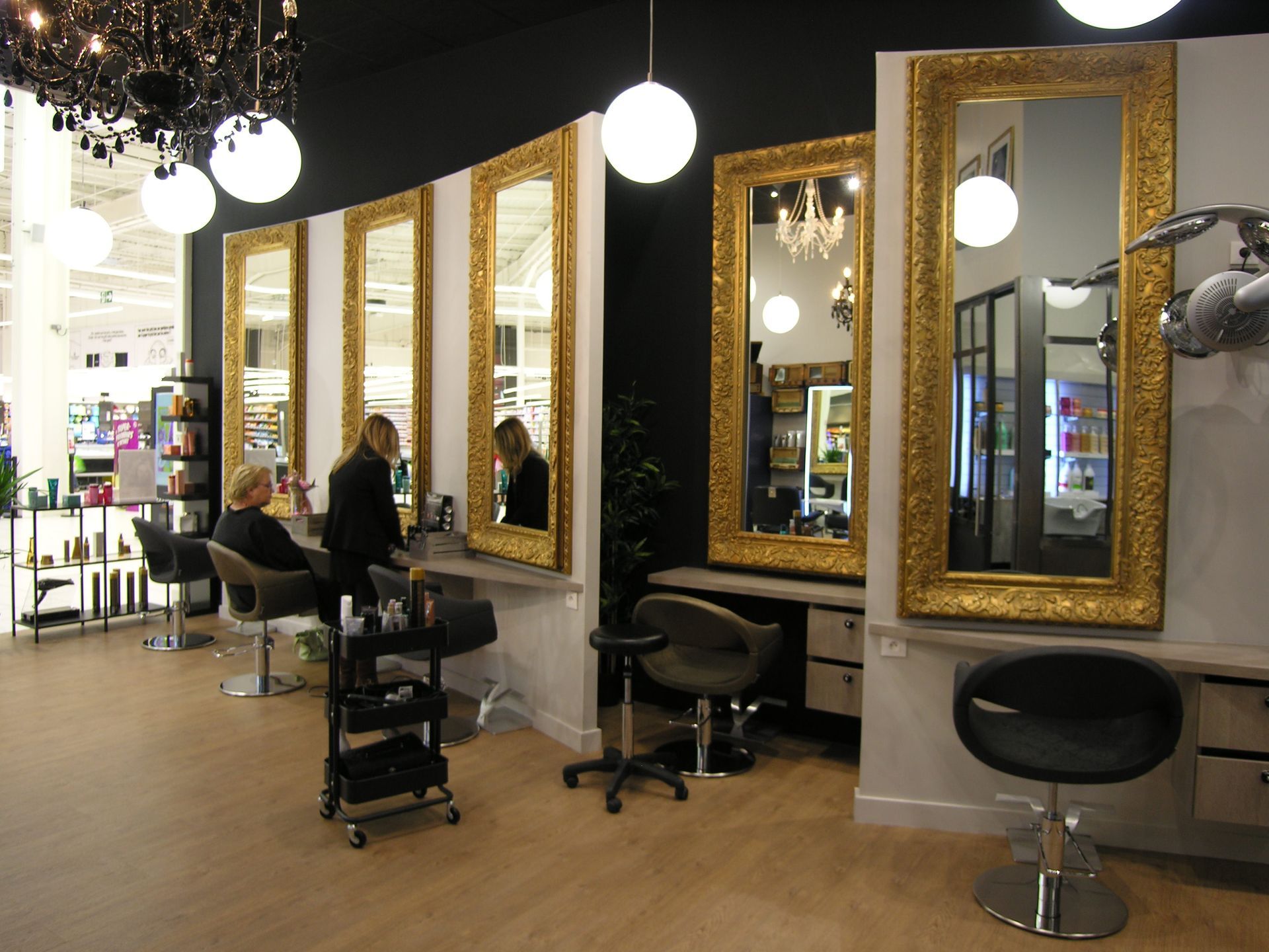 Salon Louis Victor