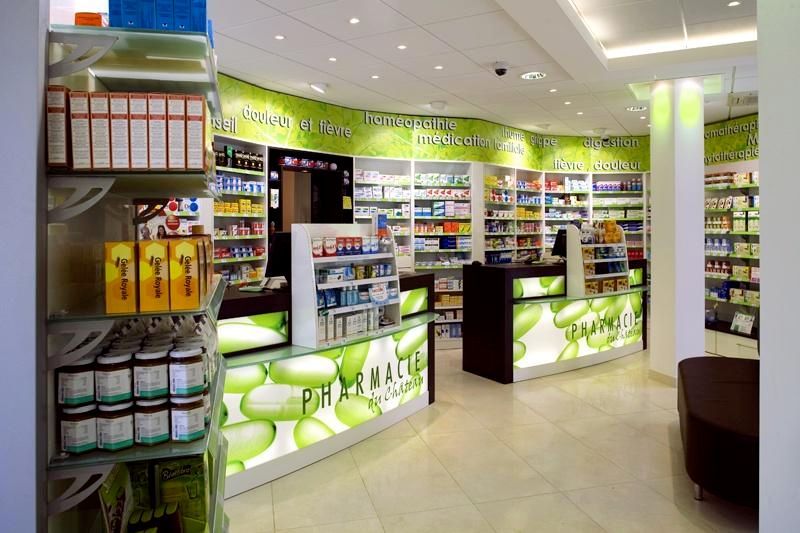 Intérieur de la pharmacie du Château à Caen