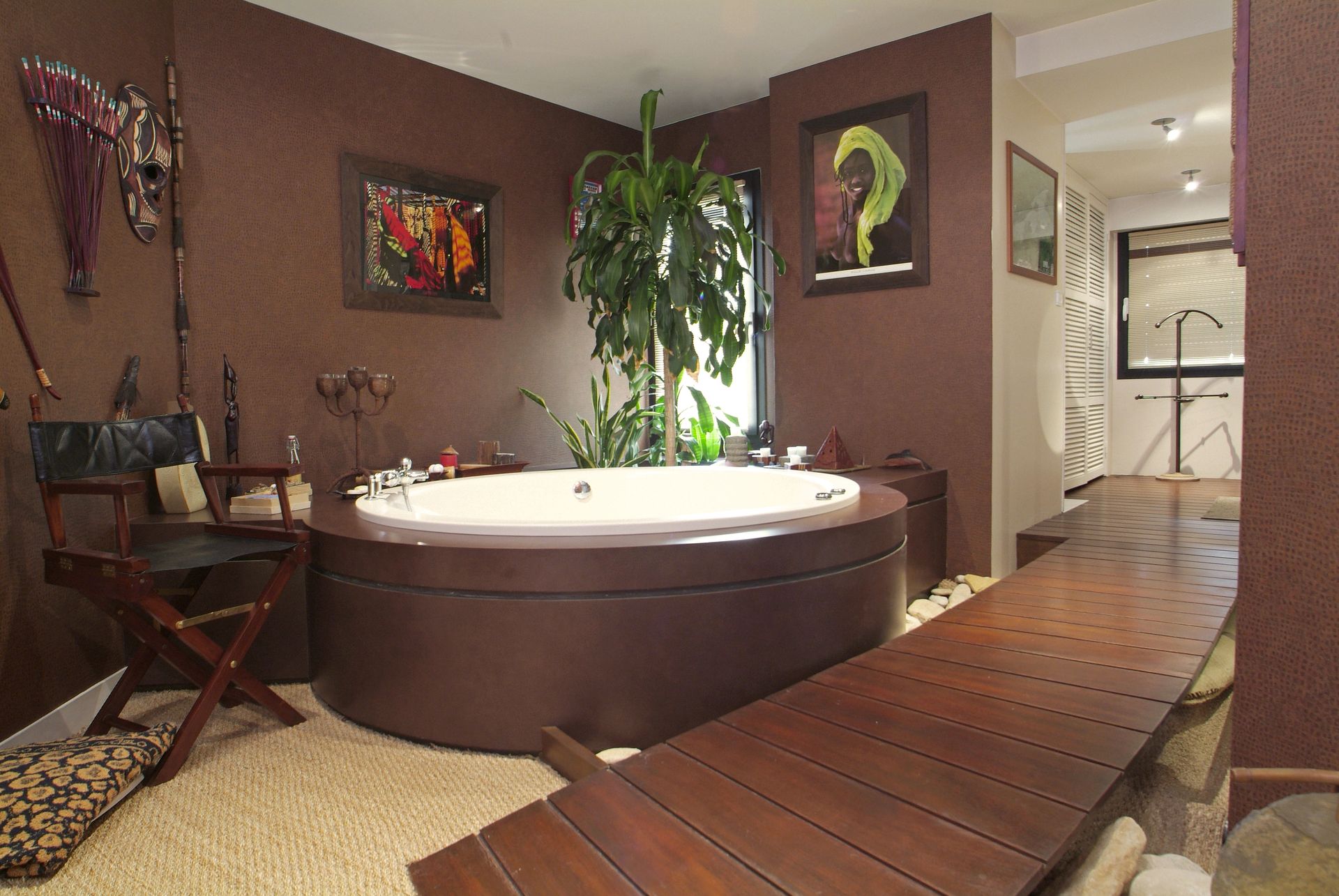 Salle de bains avec jacuzzi 