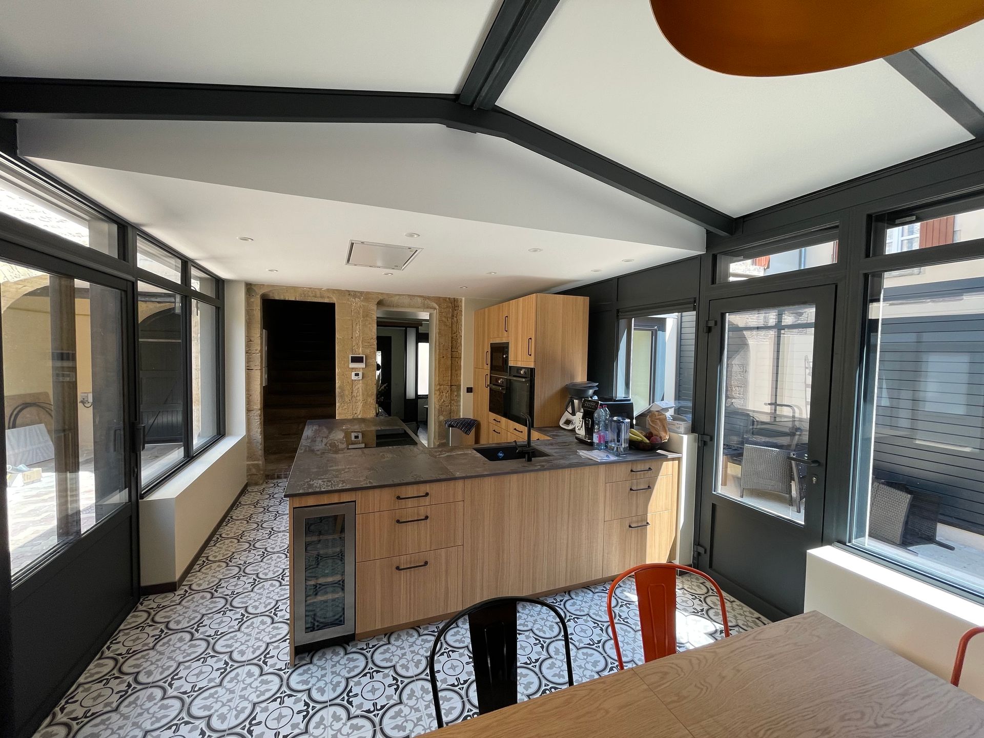 Extension d'une maison avec une cuisine en bois