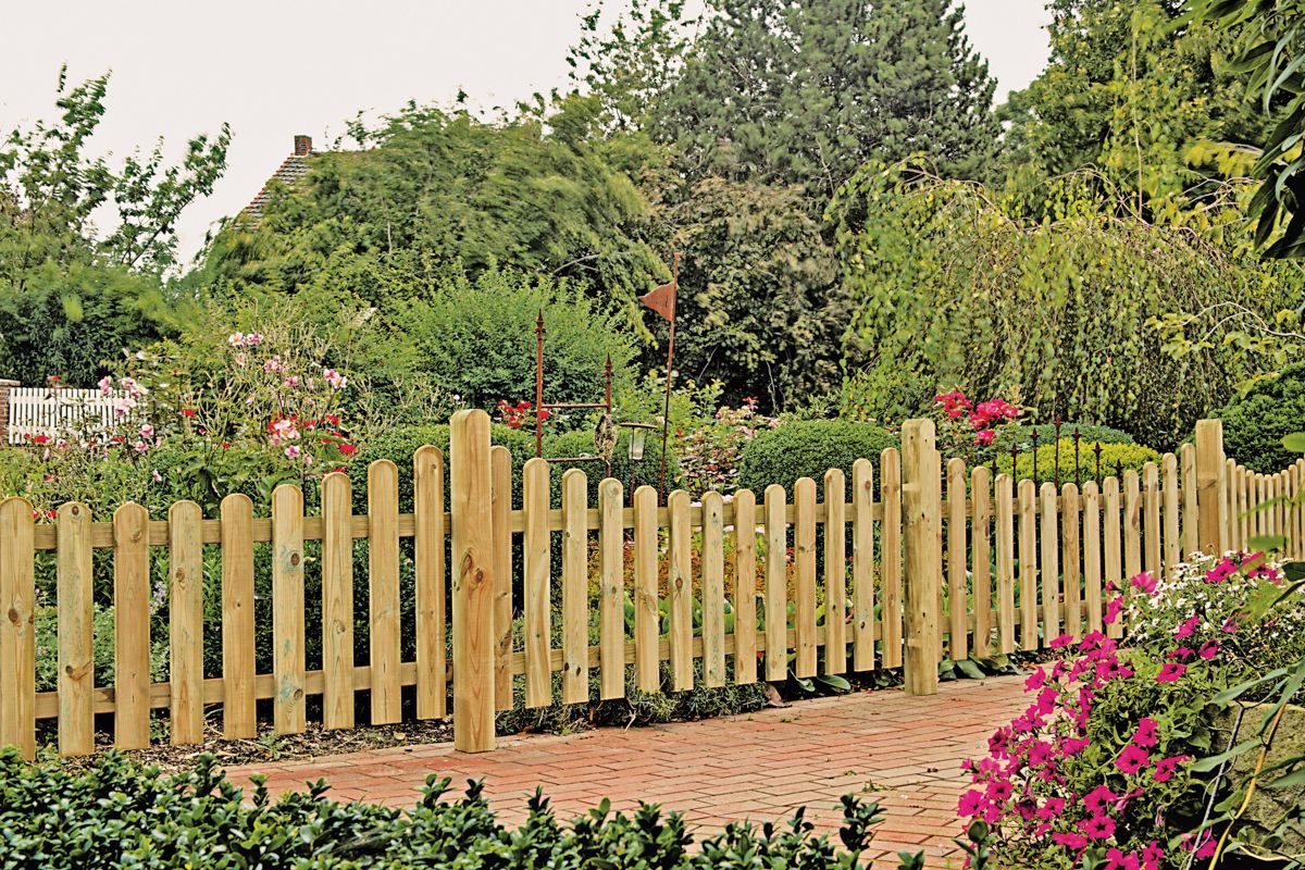 Holzzaun