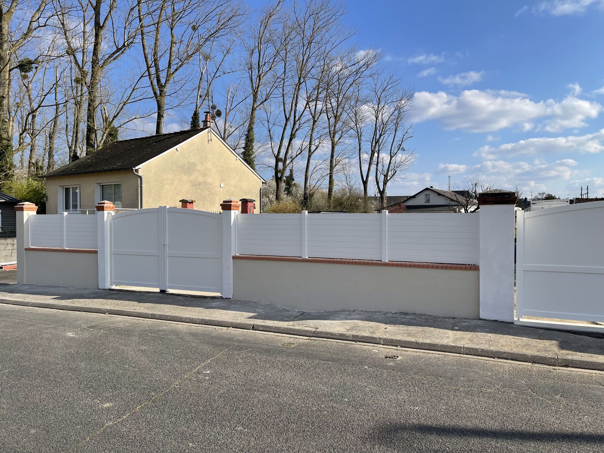 Portail et clôture en pvc blanc