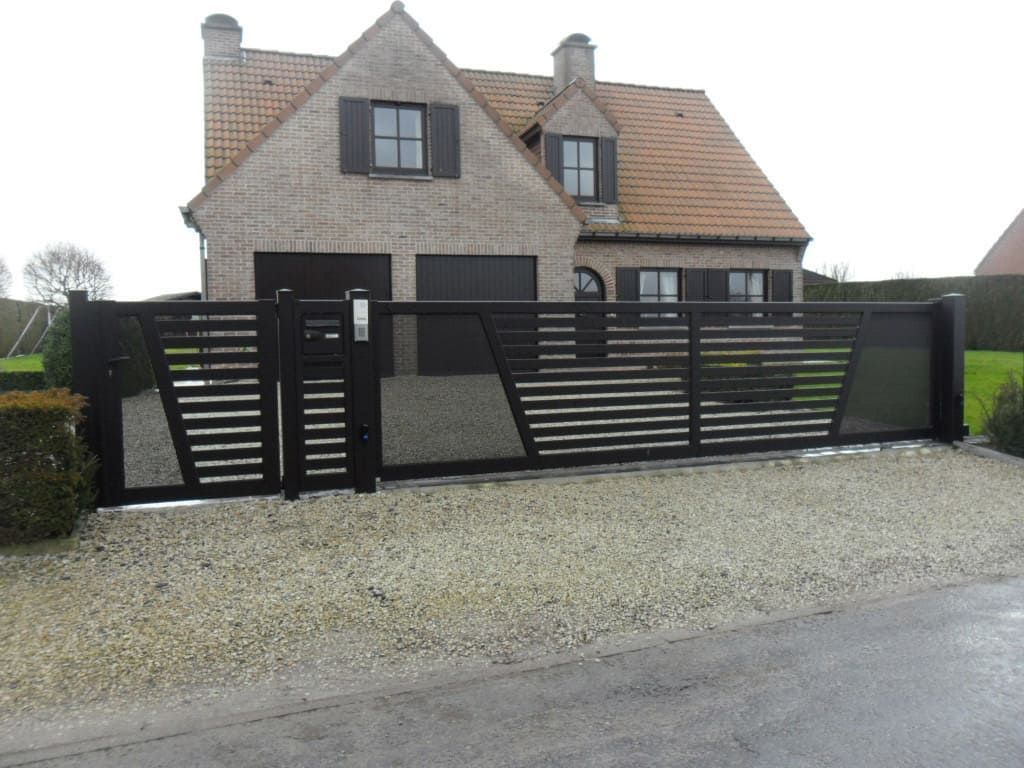 Portail et portillon en lames d'aluminium noir