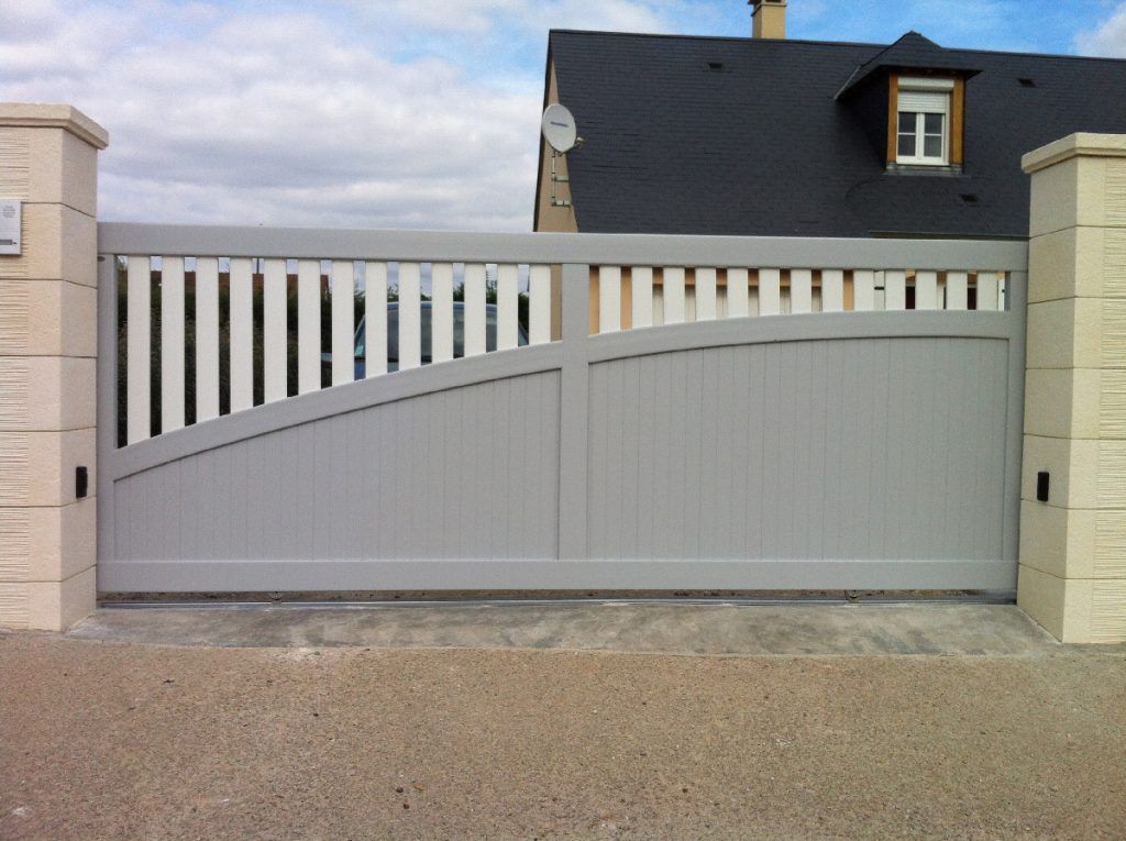 Portail en pvc gris clair