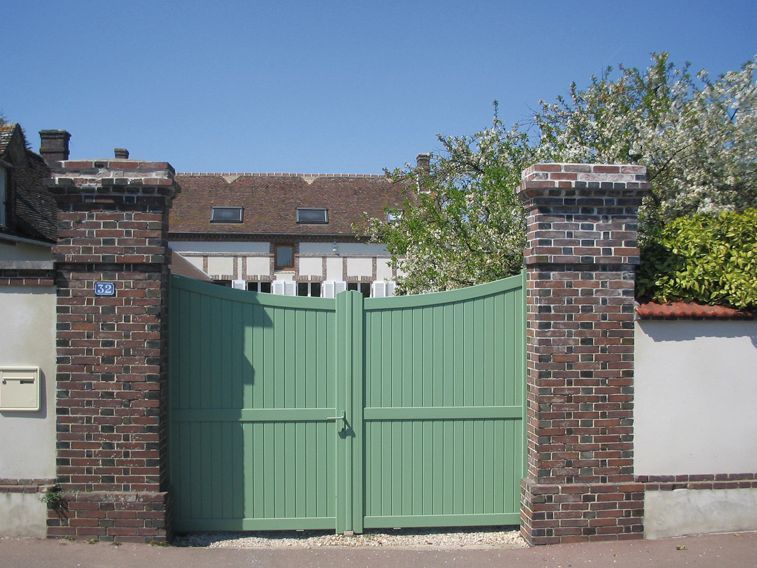 Portail vert effet bois