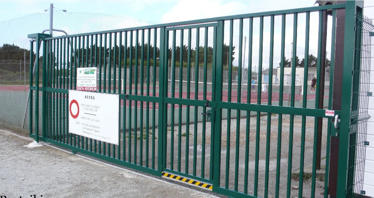 Portail industriel vert