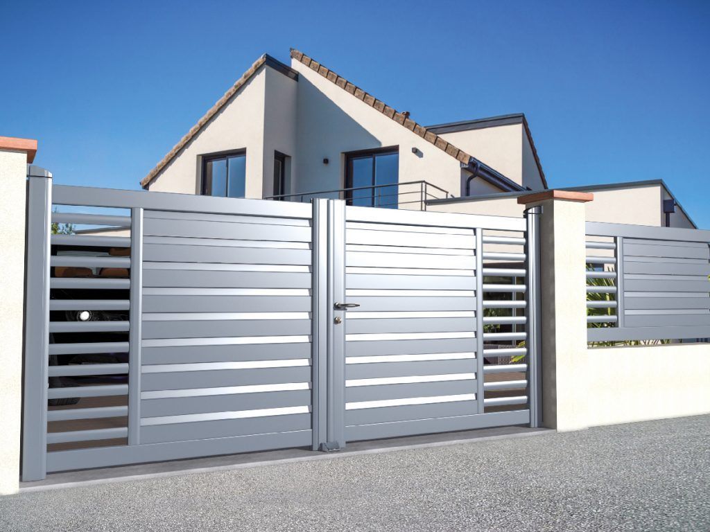 Portail gris en aluminium