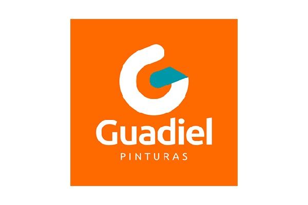 Logotipo para Guadiol Pinturas: "G" blanca con acento verde azulado sobre un cuadrado naranja, nombre de la empresa debajo.