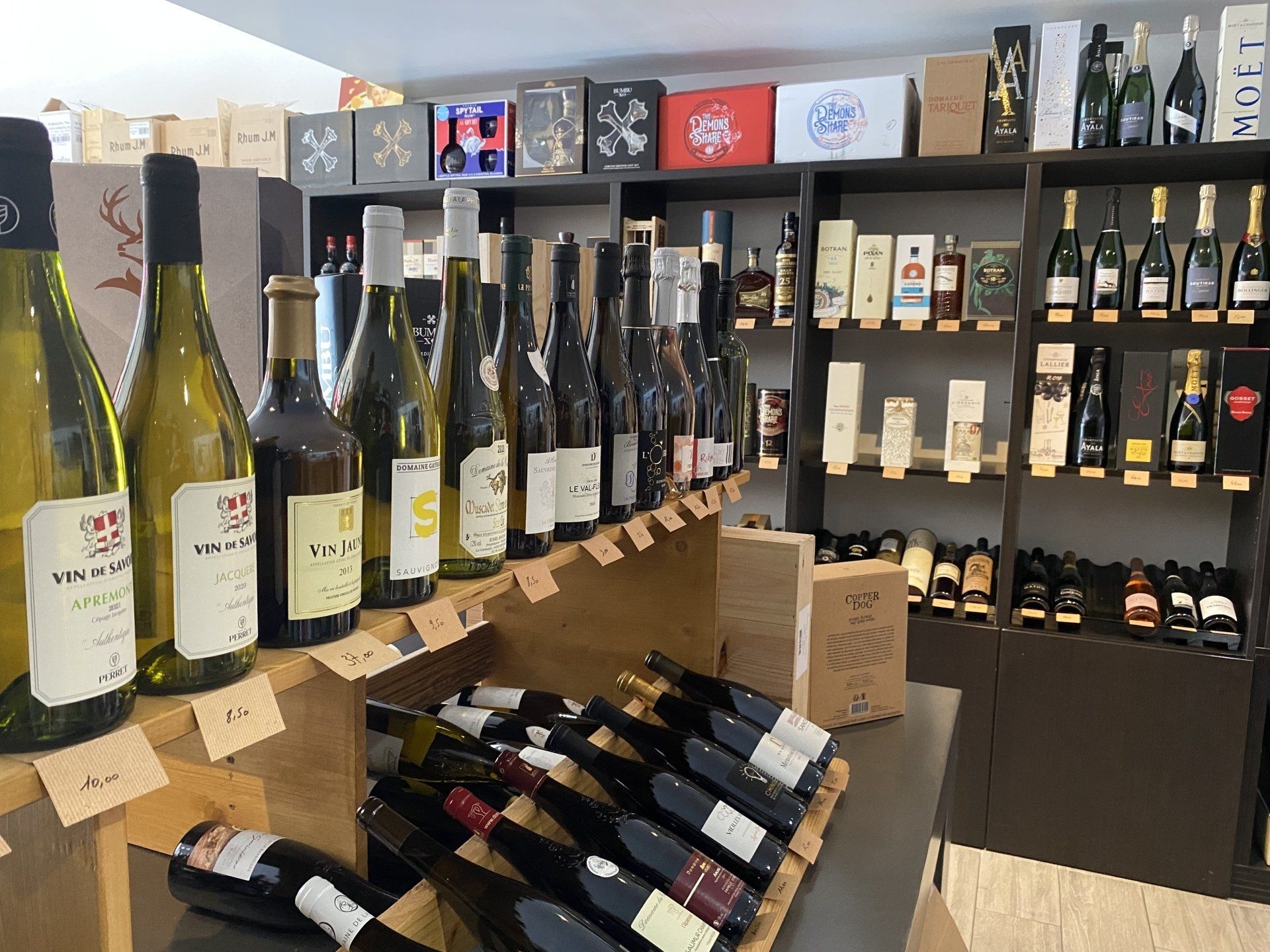 Présentoir à vin du caviste