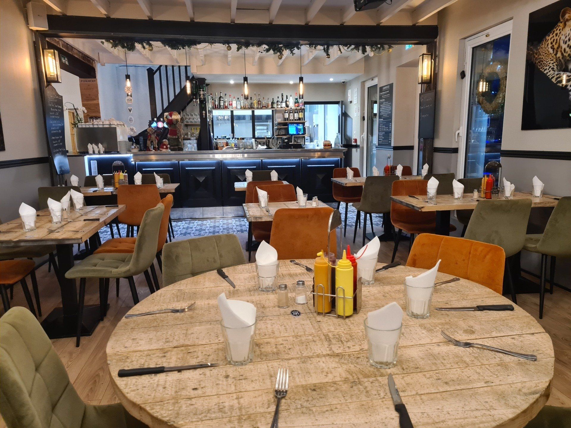 Tablée à l'intérieur