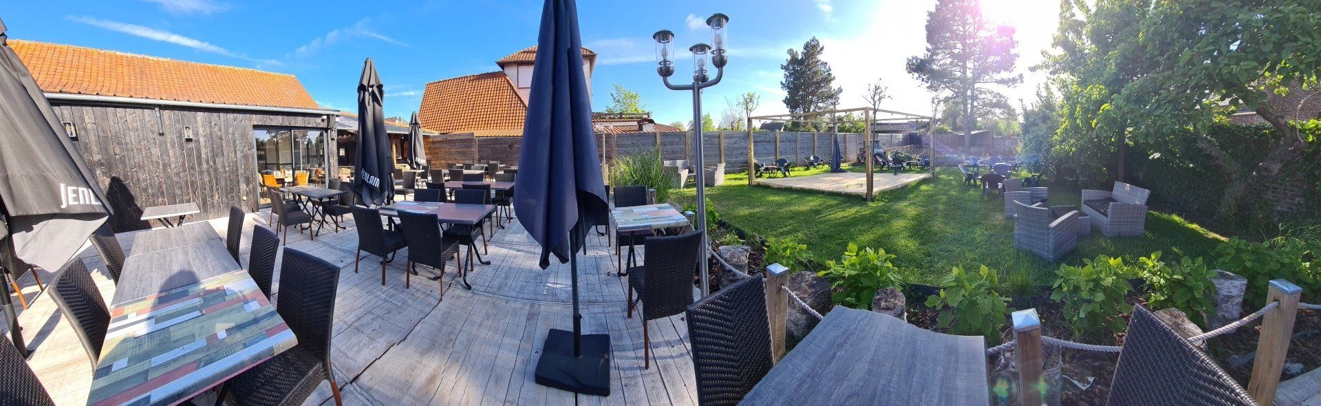 Extérieur du restaurant tout neuf