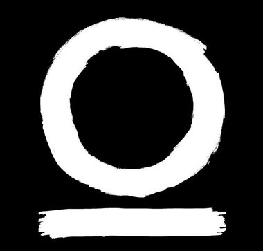 Círculo blanco, estilo pincelada, sobre una línea horizontal sobre un fondo negro.