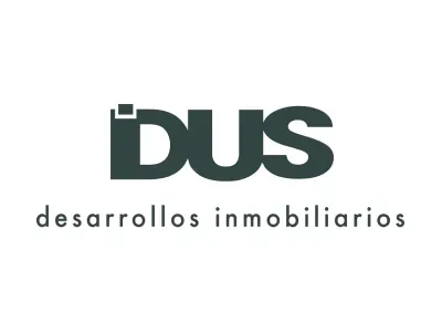 Logotipo de DUS desarrollos inmobiliarios con la palabra 