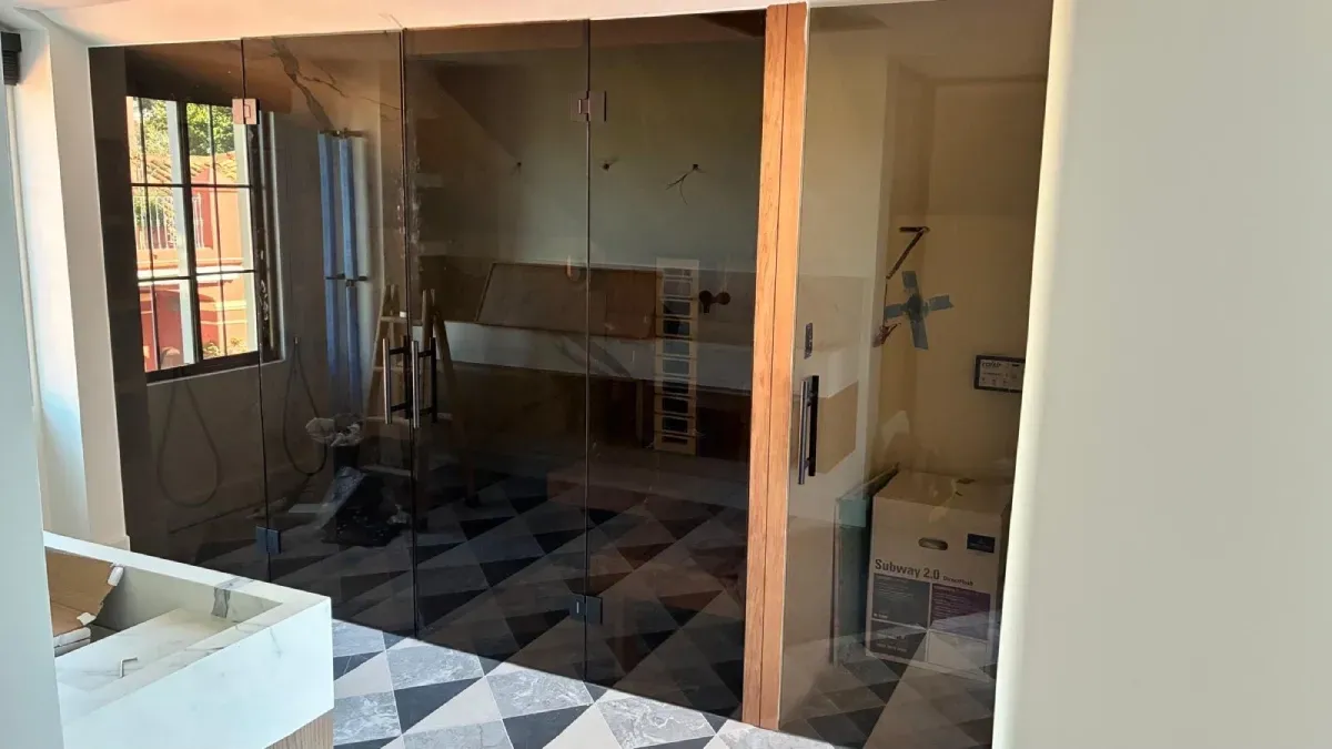 mampara de vidrio para sauna