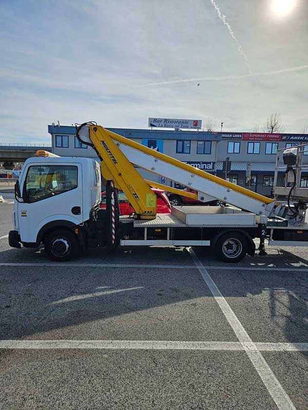 Καλαθοφόρα Οχήματα - Ενοικίαση μόνα τους ή με Χειριστή