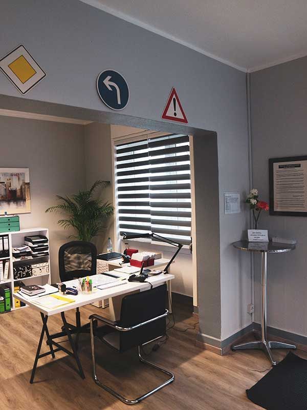 Fahrschule Bernd Escherl, Frankfurt am Main | Fahrausbildung Sommerkurse Intensivkurse ASP/ASF Seminare