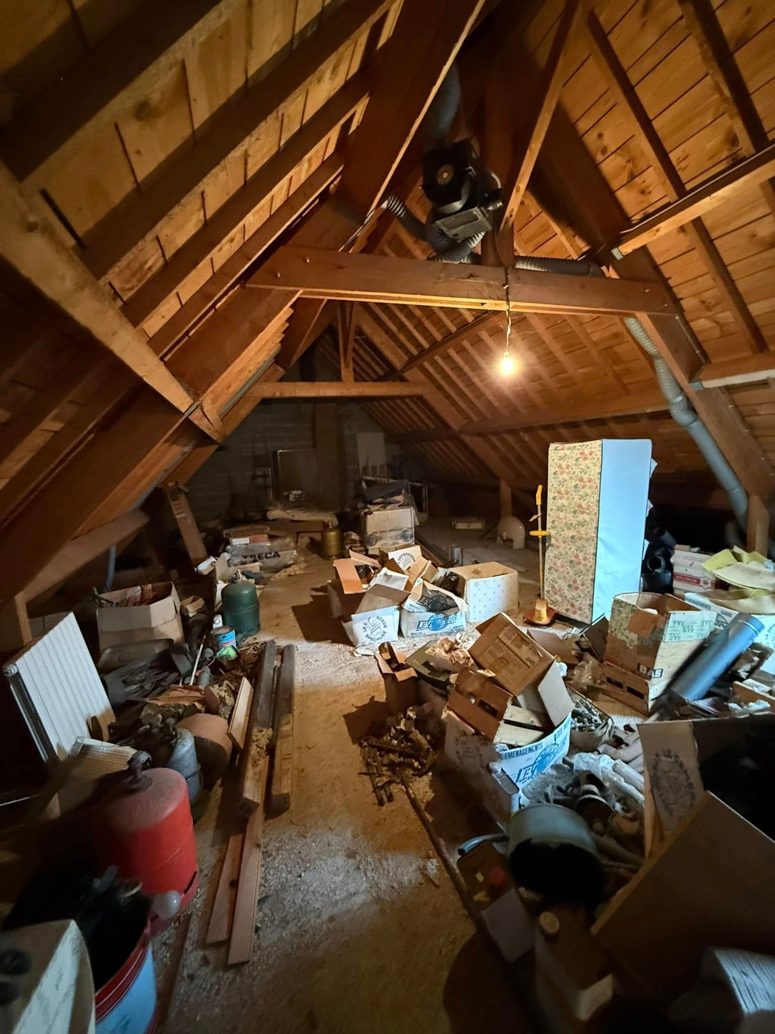 Combles avant débarras.