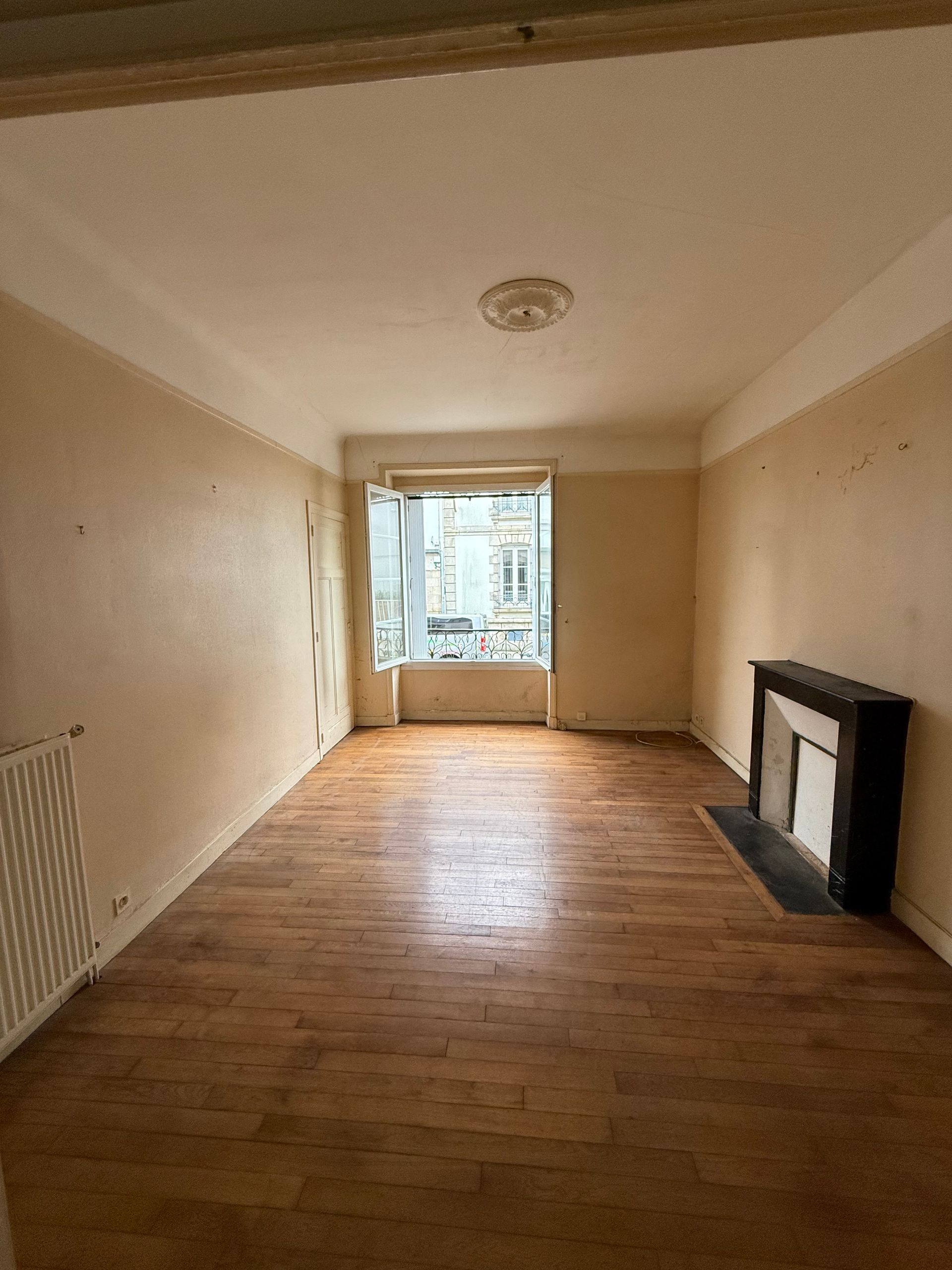 Salon après débarras.